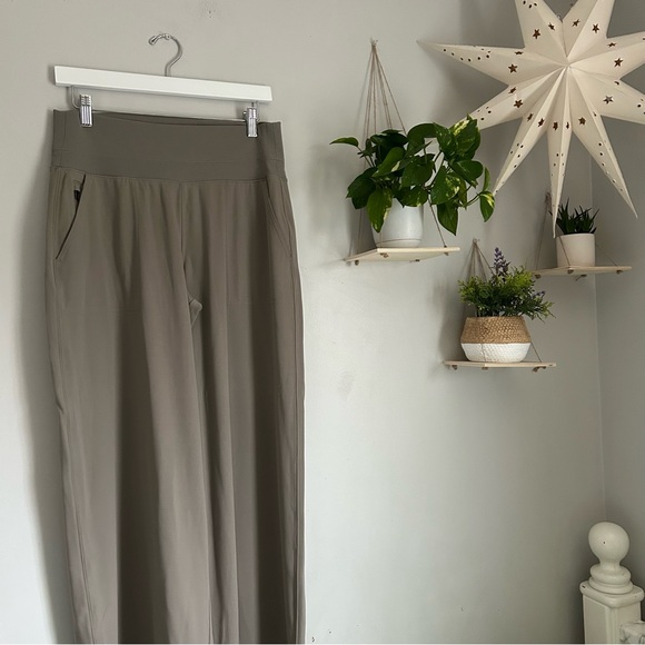 🩷ATHLETA VENICE WIDE LEG HIGH WAISTED HIGH RISE BEIGE NEUTRAL PANT SIZE MEDIUM - Picture 9 of 13